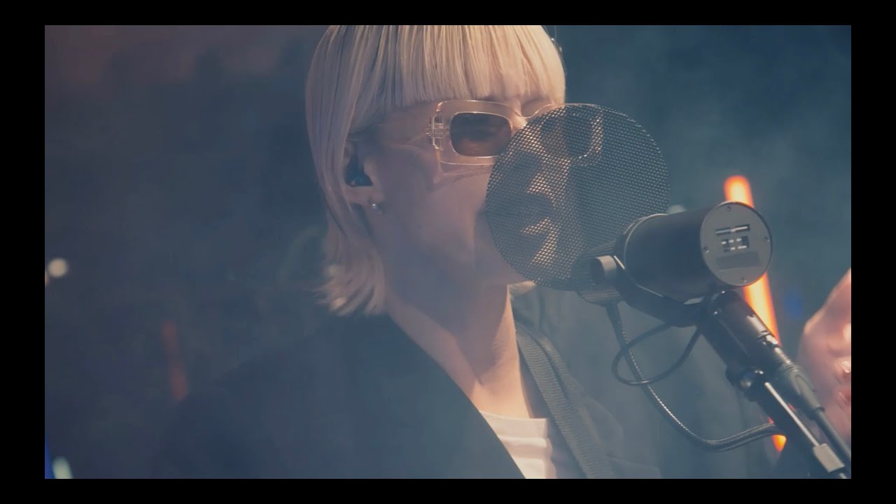 Lee Un Vile (Studio Live Session at Amazon Music Studio)