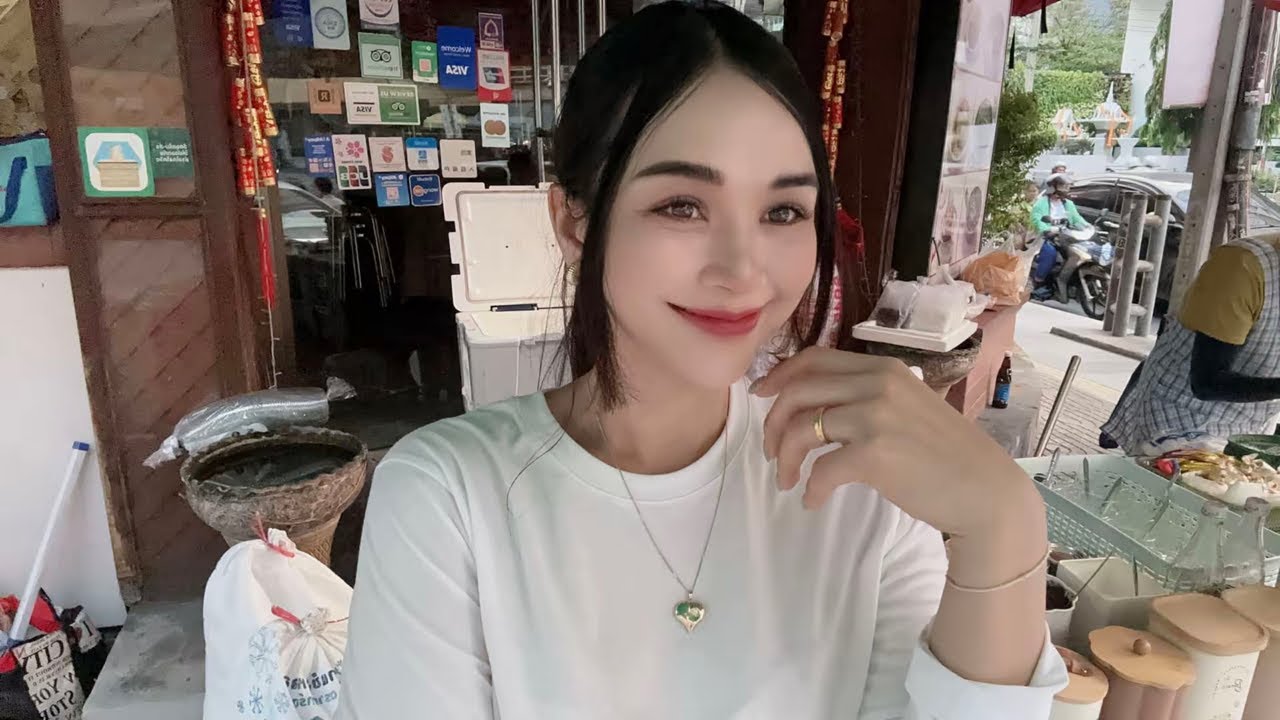 LIVE Street Café - Welcome Family 🤗 Ploysai Coffee Lady in Bangkok Thailand - Thai Street Food
