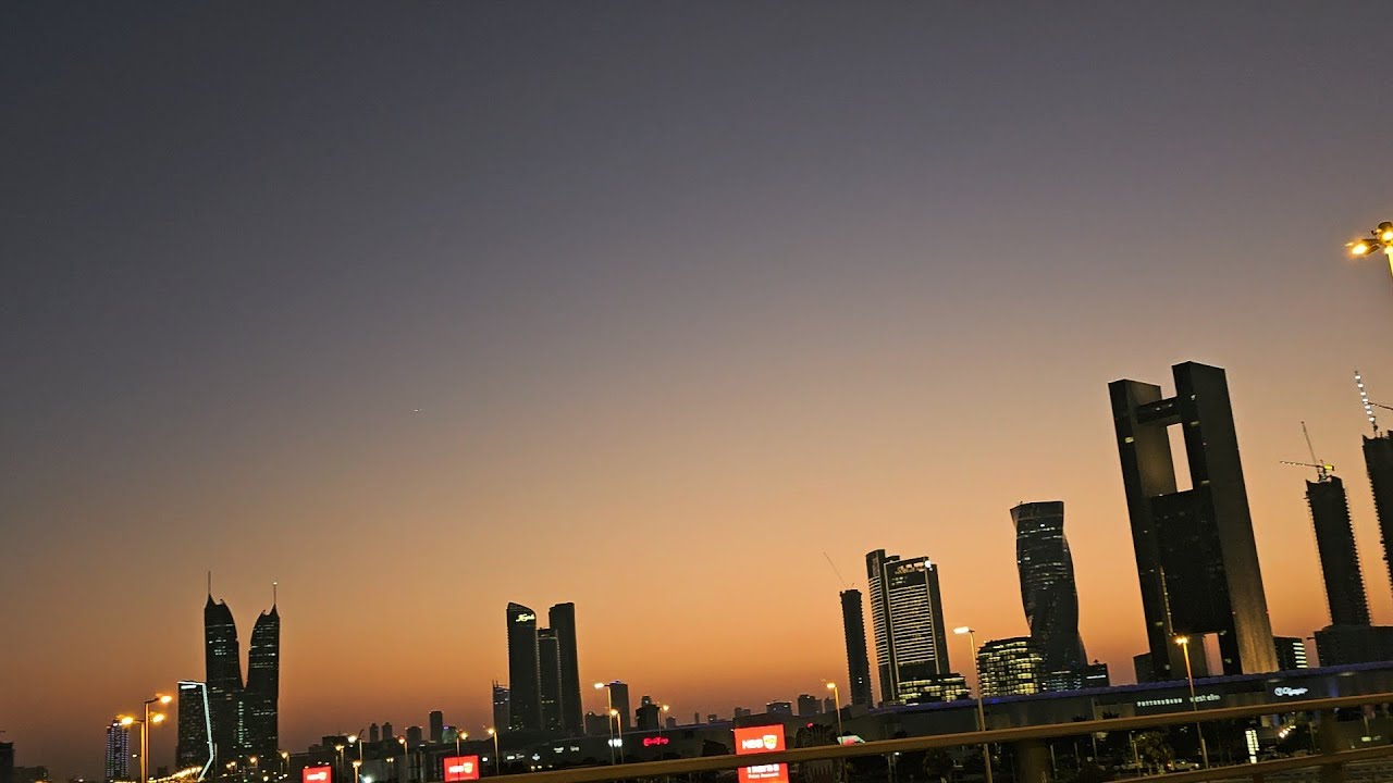 🇧🇭  Bahrain Bay Evening Splendor | Iconic Architecture and Glittering Lights