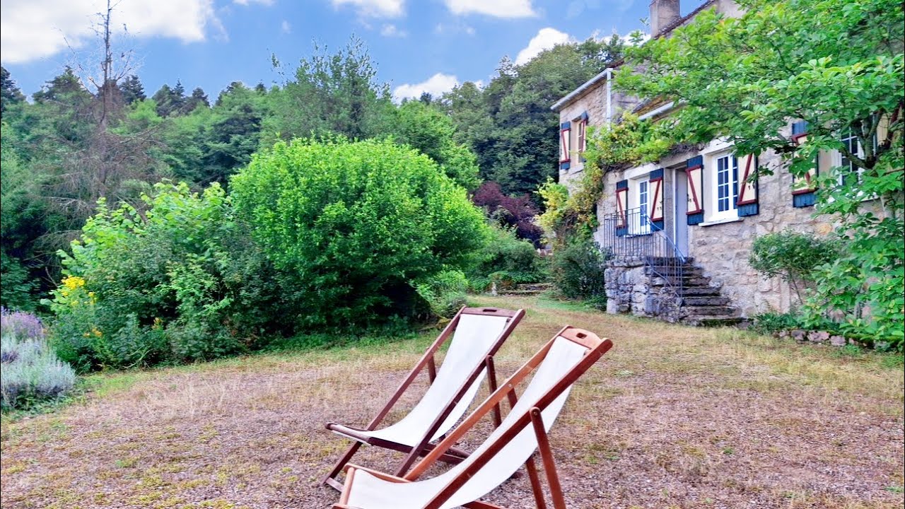 Propriété sur +  2 hectares de terrain et bois au milieu de la forêt.