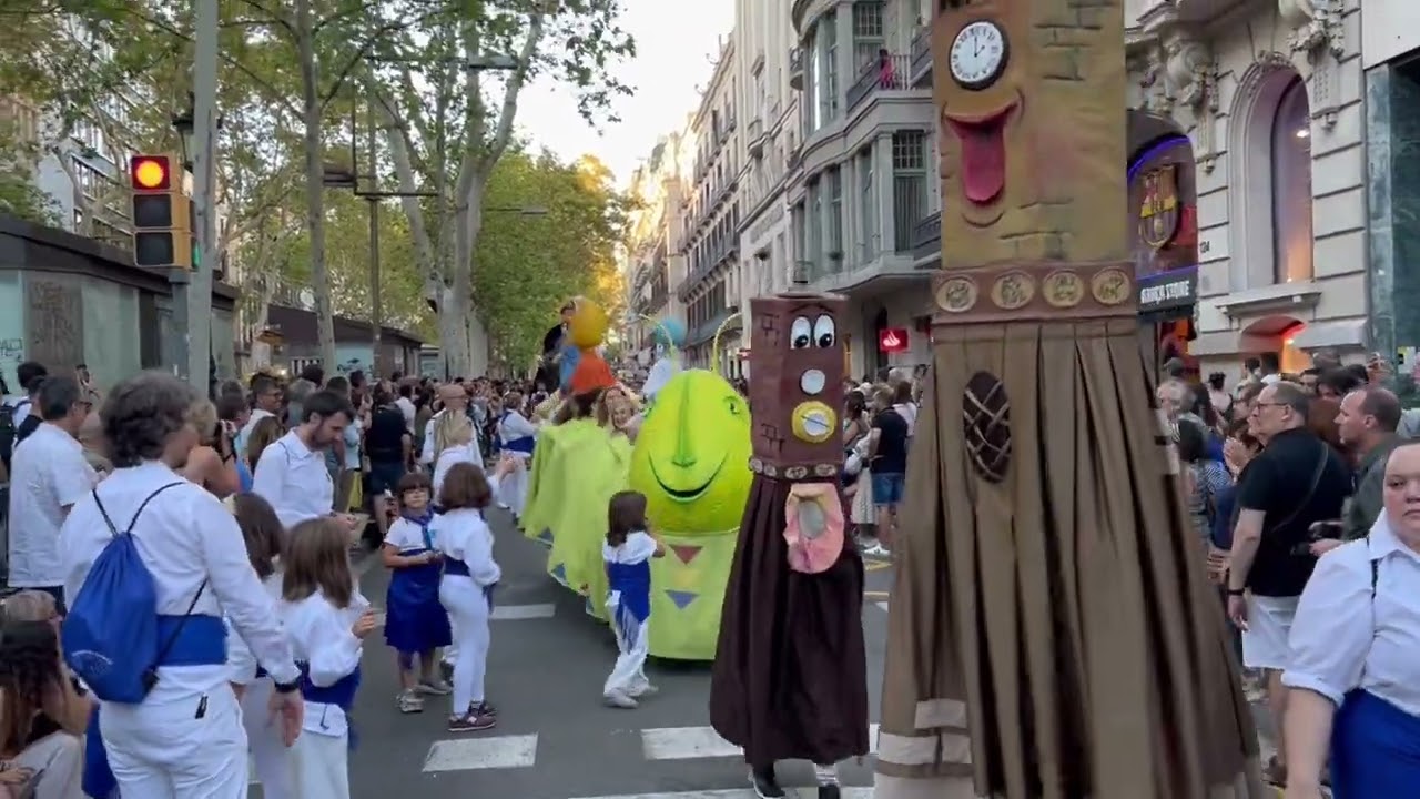 Baixant La Rambla durant Cavalcada de #LaMerc&egrave;23 (24/09/2023)