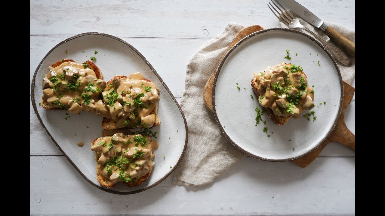 Svampe A La Creme - Svampesauce På Smørristet Brød