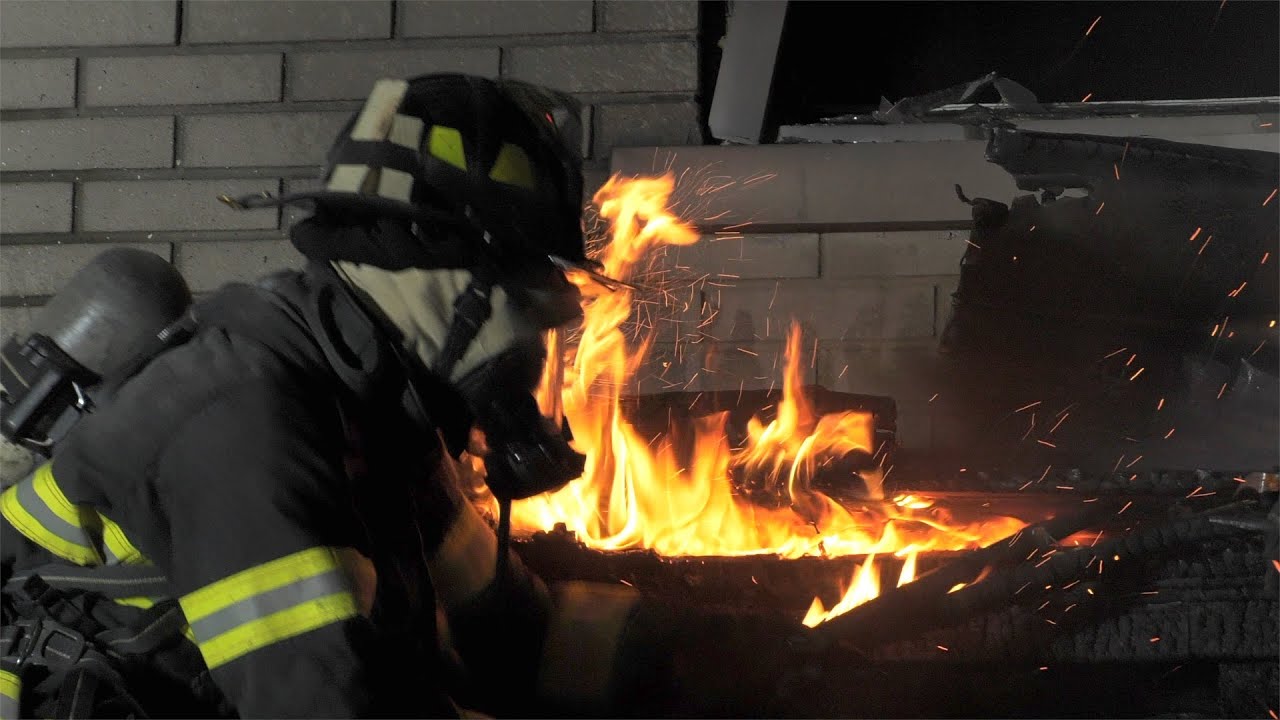 Store front fire goes to 2-alarms, Allentown, PA. Fire Department