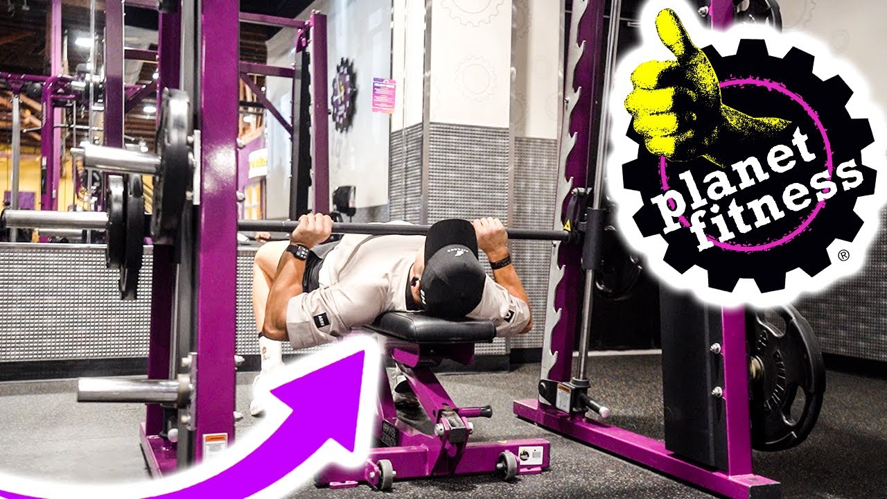HOW TO BENCH PRESS ON THE SMITH MACHINE AT PLANET FITNESS!!