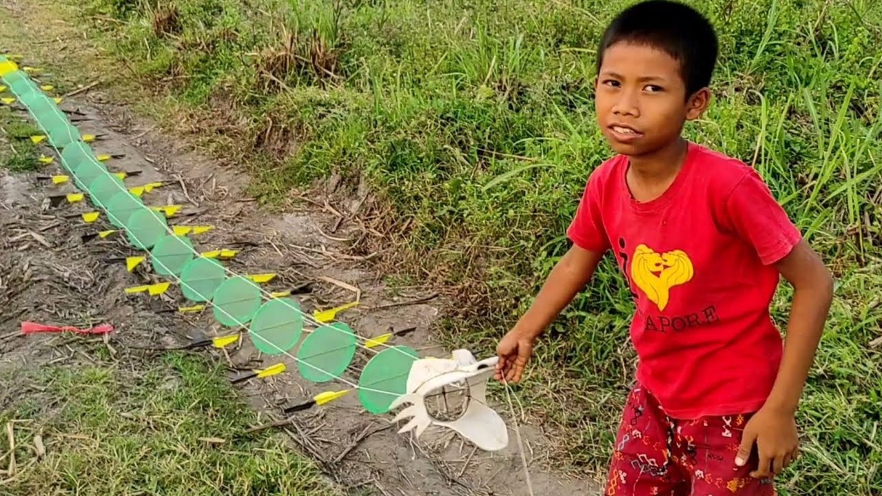 Ketika Angin Badai Datang Disitulah Layangan Naga Mini Terbang,Dragon kite mini bocil