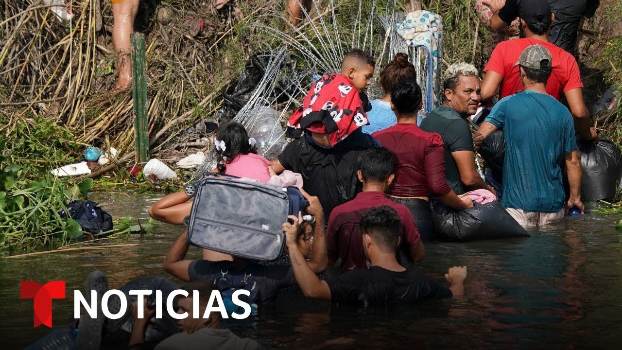 Cientos de migrantes cruzan a EE.UU. por el río Grande a horas de que acabe el Título 42