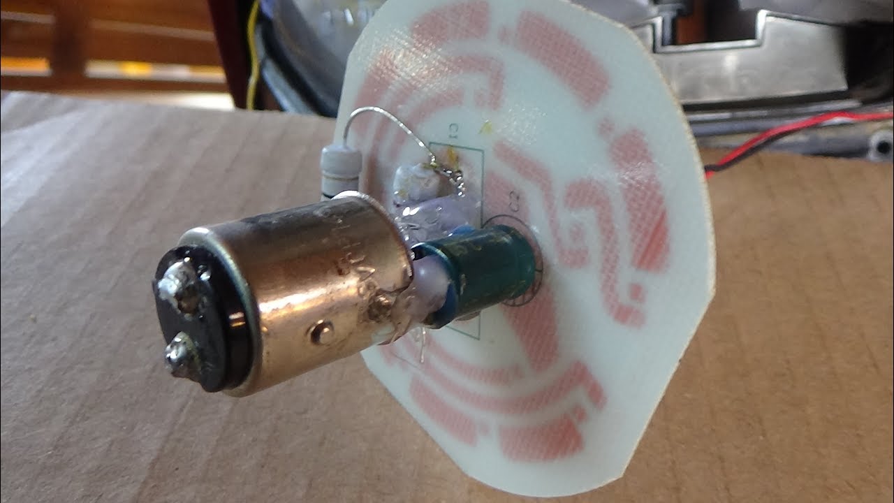 Dengan uang 10ribu, Kamu Bisa Membuat Stoplamp LED Keren Seperti ini.