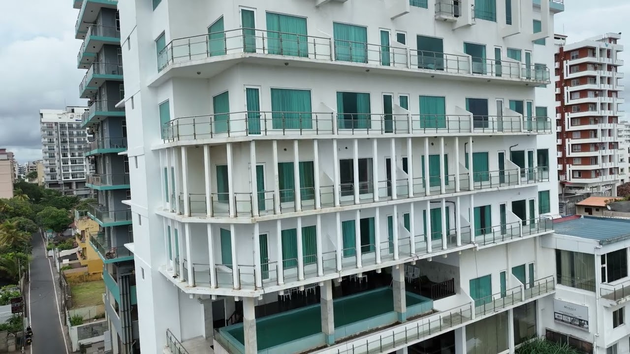 Mirage colombo is a 2 star  hotel with 4star  facilities/facing the indian ocean/restaurant  & bar.