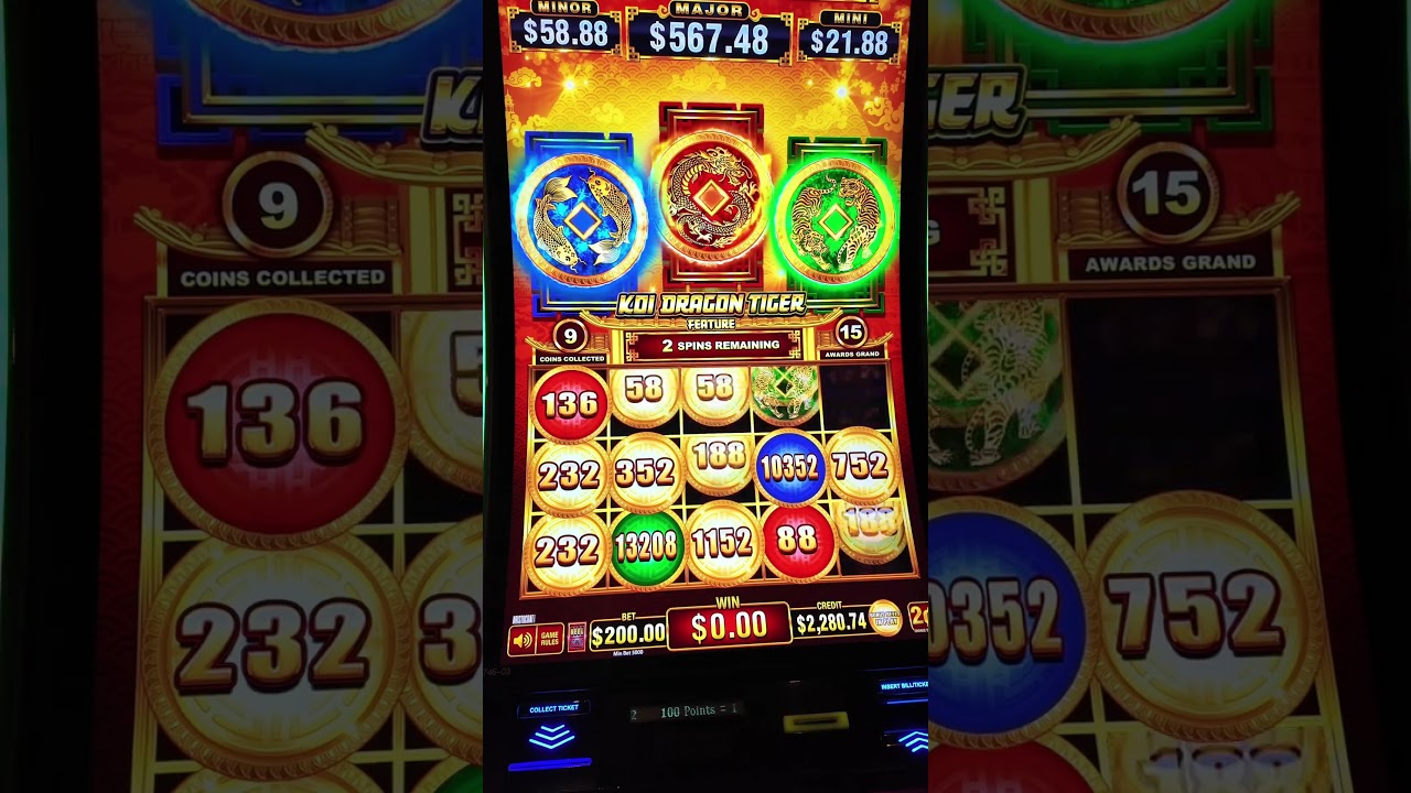 Coin Trio Slot — Triple Pop JACKPOT Win