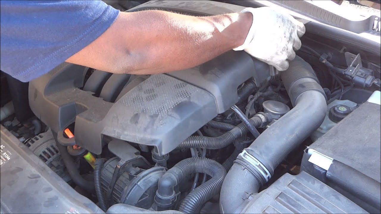 HOW TO REPLACE IGNITION COIL AND SPARK PLUGS ON VOLKSWAGEN GOLF 5 / 6
