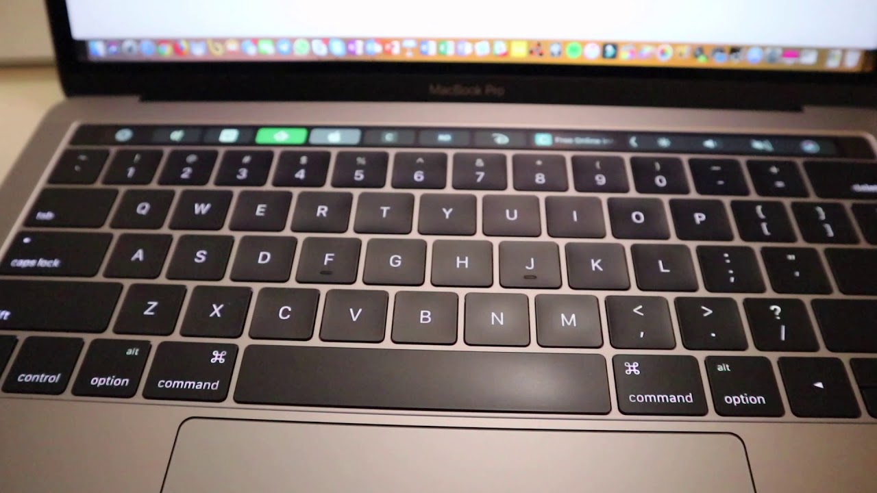Macbook Pro com touch bar: Veja como eu consertei o teclado!