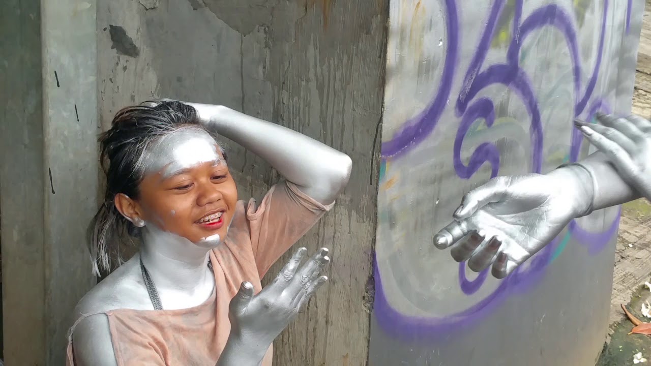 tukang kopi ganteng .artis jadi manusia millenium.ada apa dengan manusia silper ?