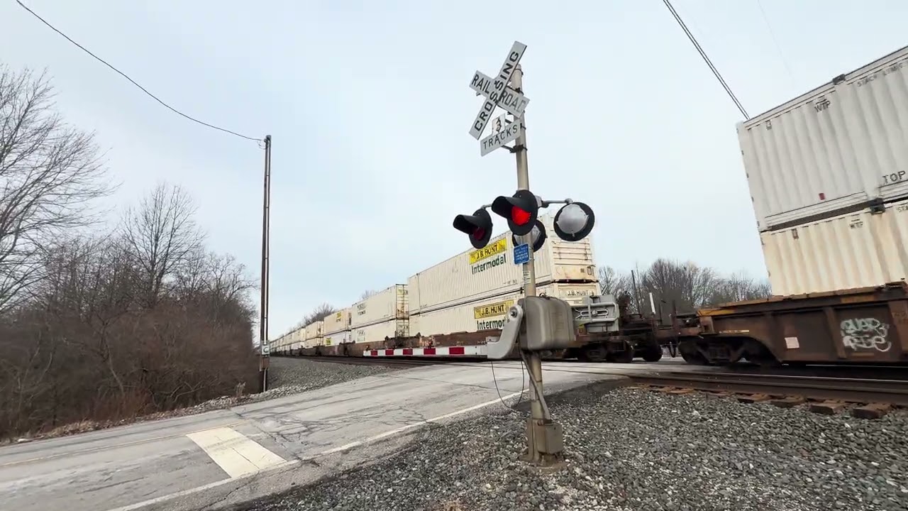 NS 256 at Sunnyside Rd crossing!