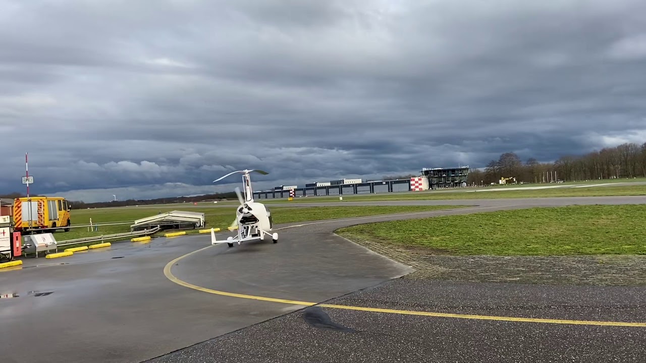 Flying a gyrocopter at Seppe