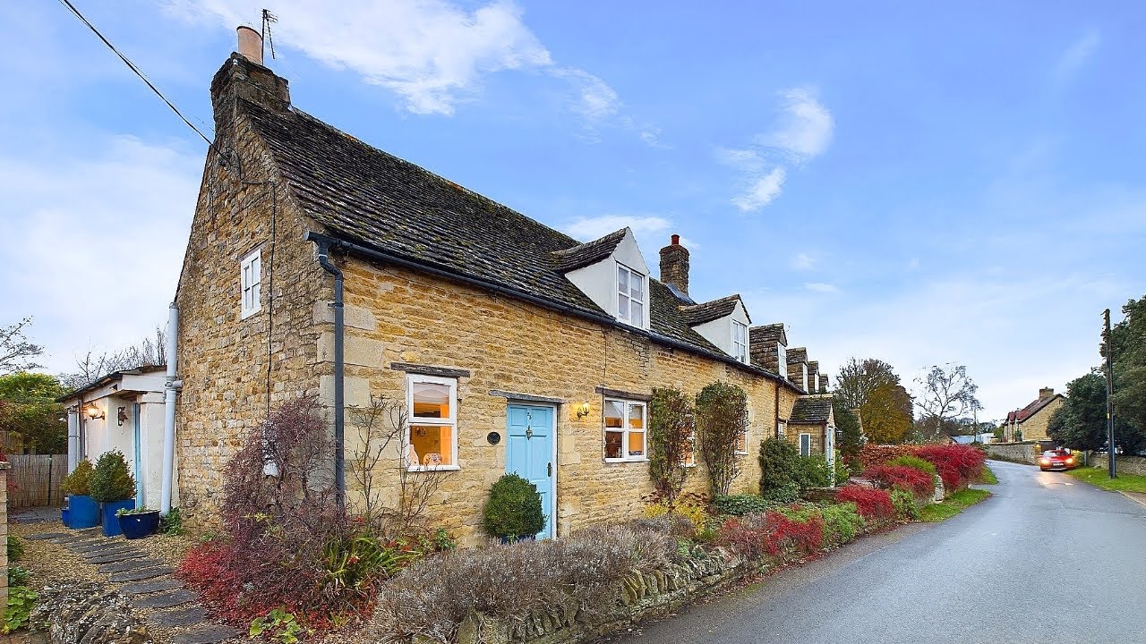 SOLD STC - Inside a a £450,000 Cottage for Sale in Rutland