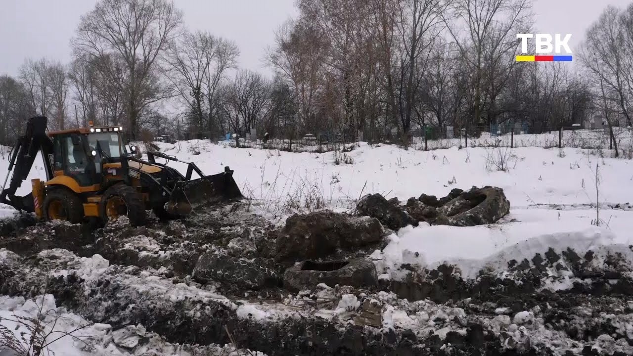 Мусор рядом с погостом. На ст. Евсино убирают отходы за нерадивыми жителями