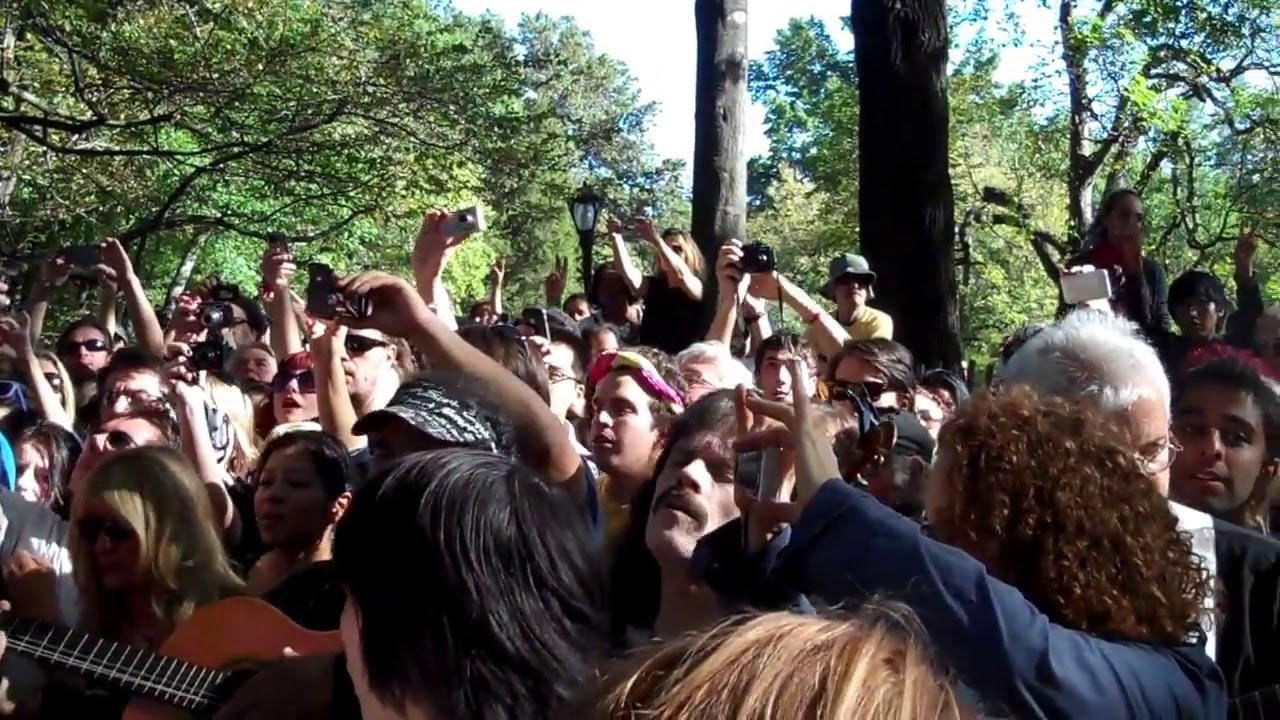 THE MEETLES & CROWD • Imagine • John Lennon's Birthday @ Strawberry Fields • 10/9/10