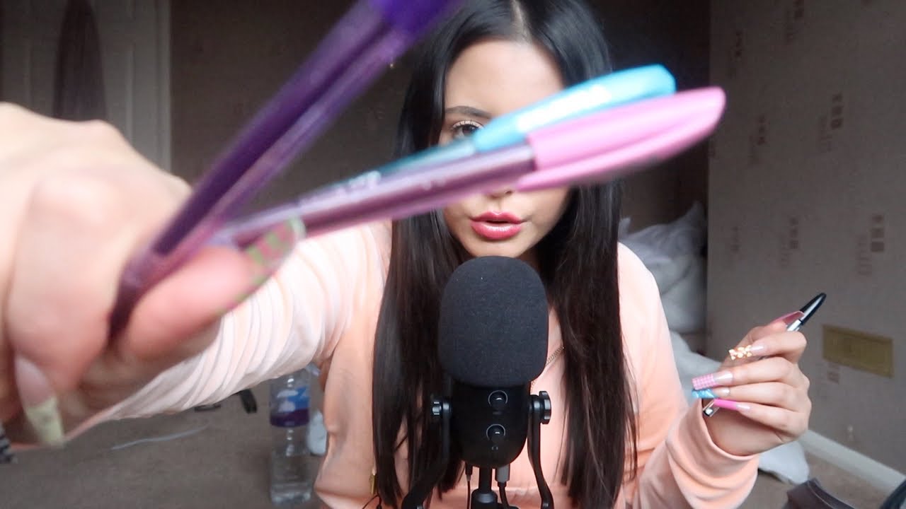 Greek ASMR || Τι έχω στην τσάντα μου|| what’s in my bag 2023 ASMR