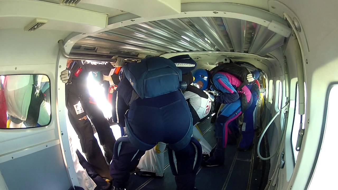 paracadutismo uscita da vedere .. da ridere .. ( skydive comic exit )