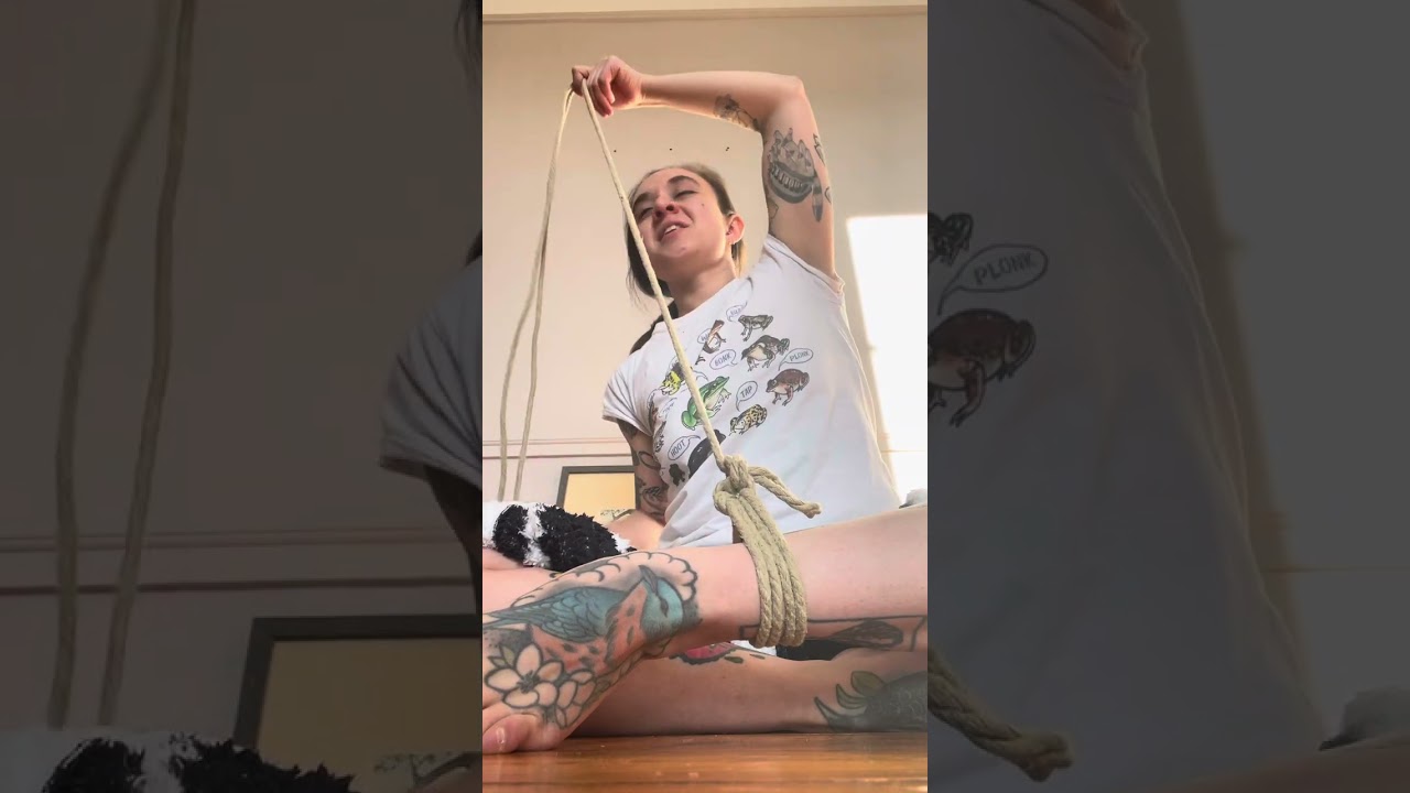 Up line safety in Shibari rope suspension