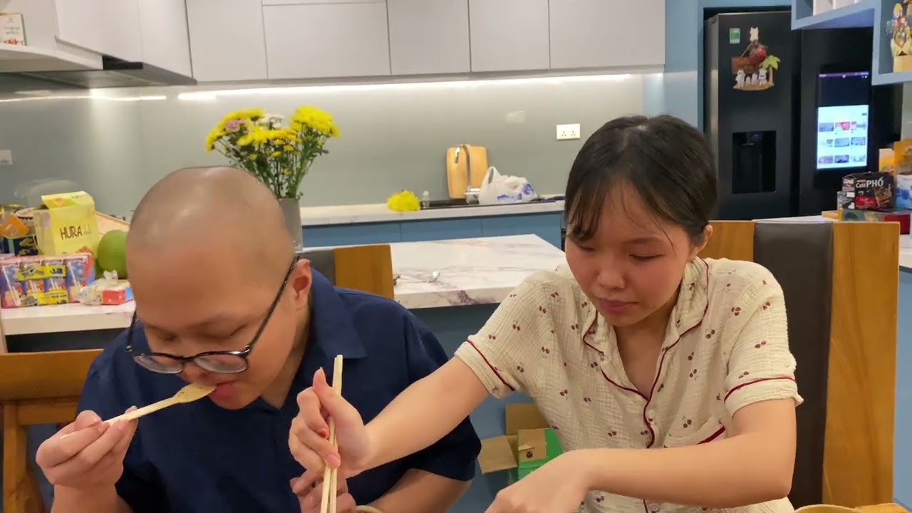 2 Con Của Thảo Phạm Ăn Thử Món Mới Của Hàn Quốc ||Yoga Thảo Phạm 