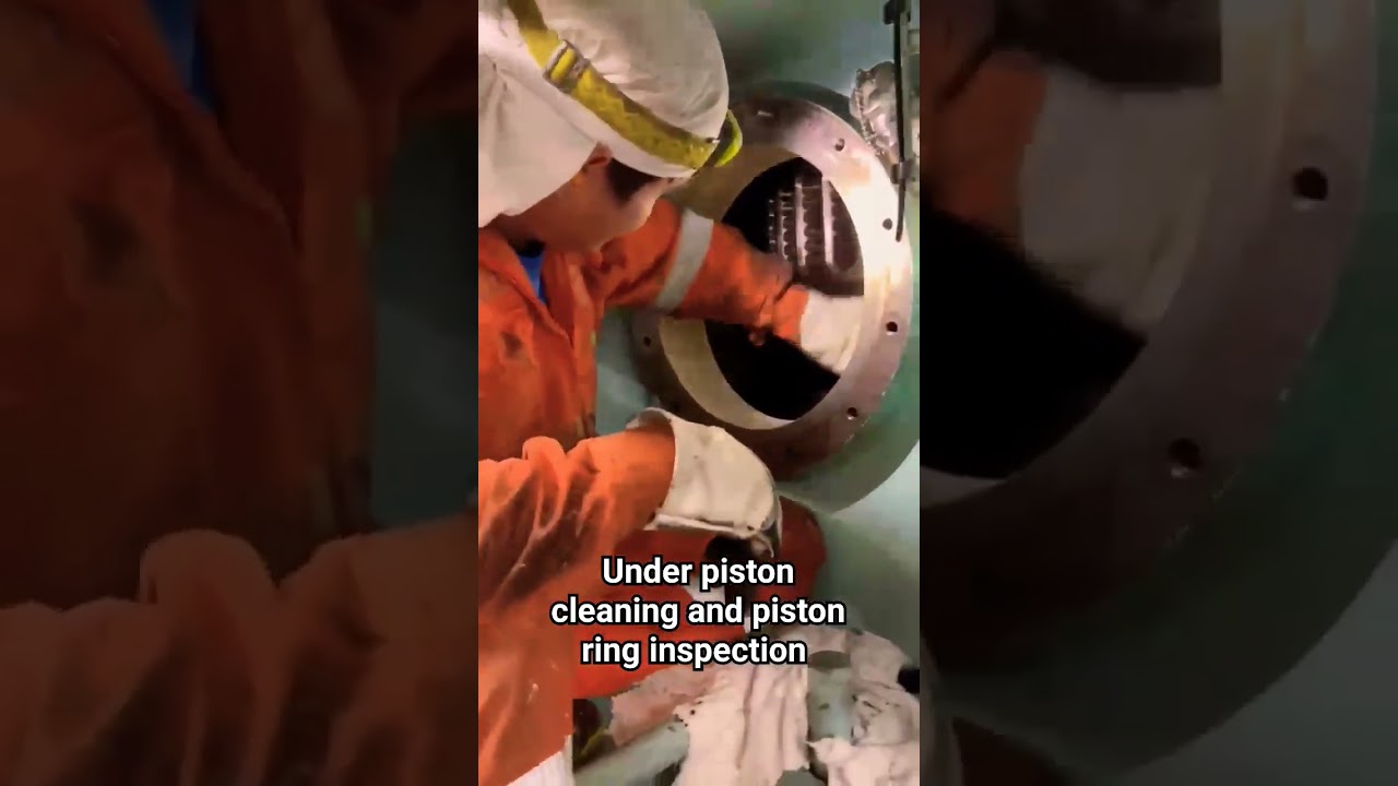 Under piston cleaning and piston ring inspection #lifeatsea #seafarer #marino #seaman