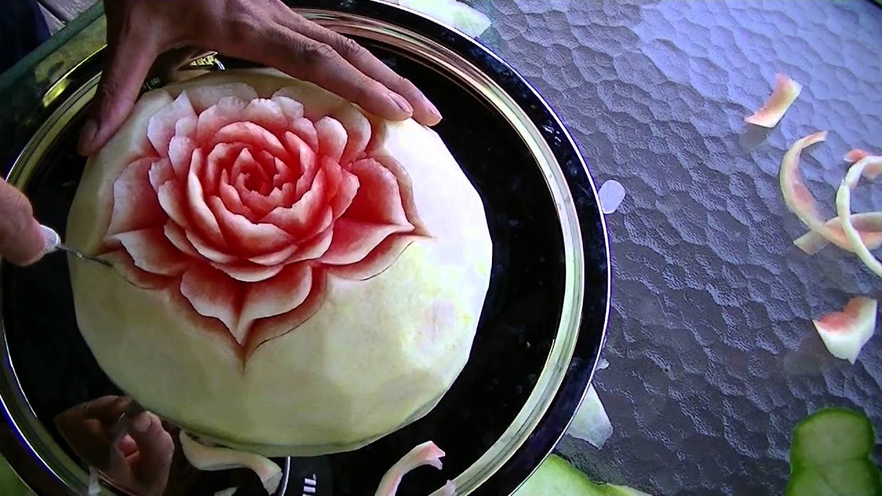 Fruit carving demonstration by Koy 003.