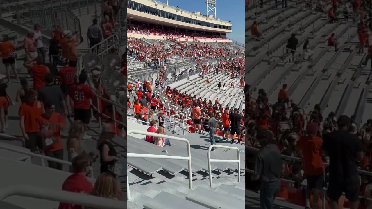 Одинокий болельщик студенческого футбола создал целую секцию без рубашки