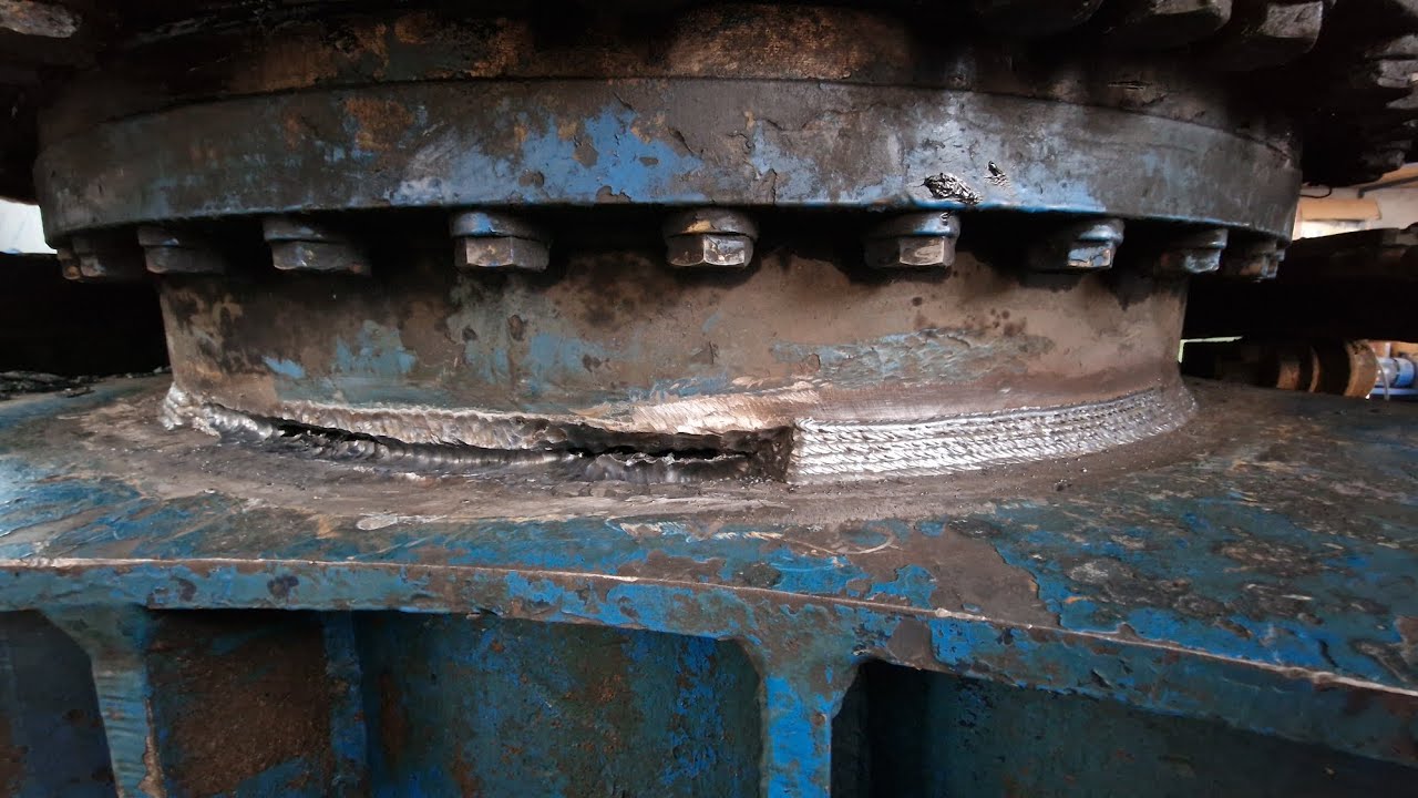 Svařování prasklé otoče bagru Samsung díl 5. Welding a cracked Samsung excavator turnatble part 5