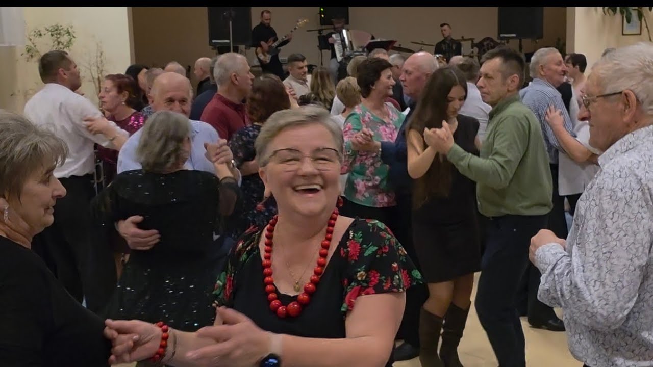 A cóż to za melodia tak rozbawiła wesołą Panią.