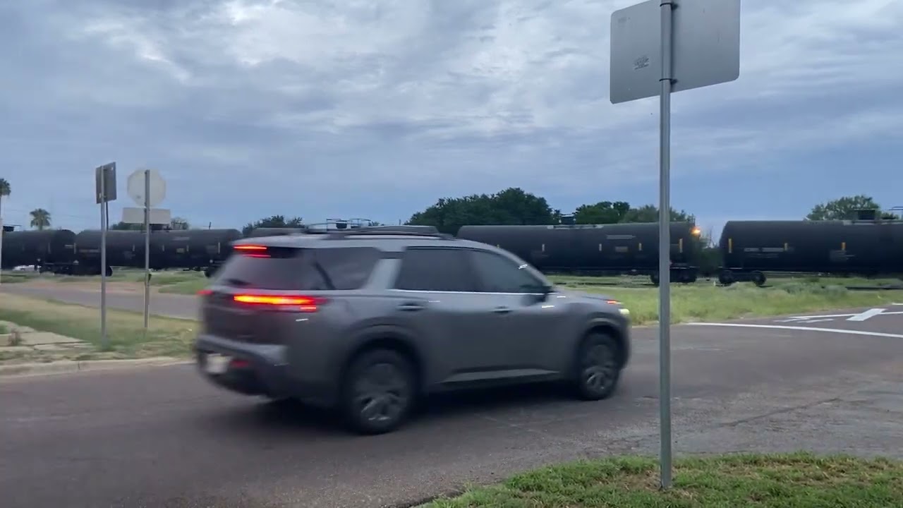 KcsM 4887 EB Leads Oil Train With Friendly Crew In Laredo, Texas 10/4/22