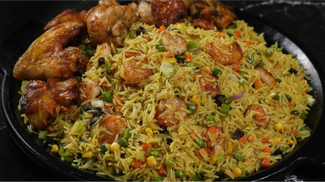 How to make THE AUTHENTIC NIGERIAN FRIED RICE || The Best Fried Rice Recipe for Beginners