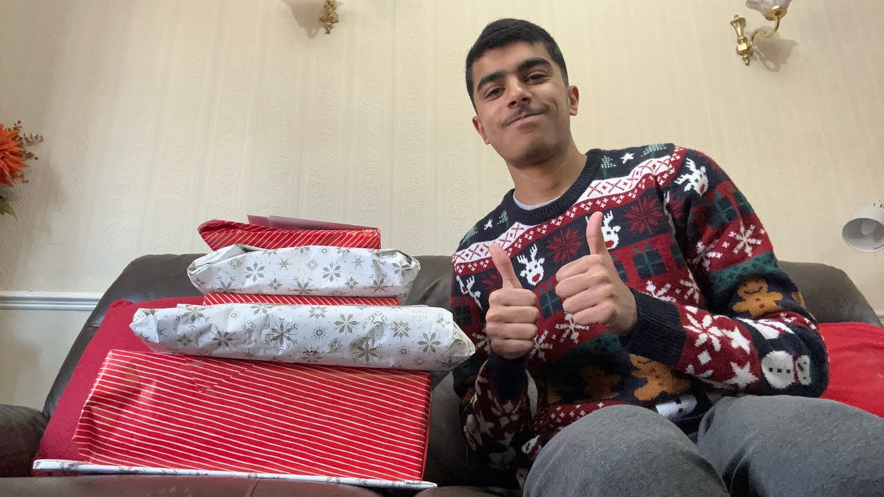 OPENING MY CHRISTMAS PRESENTS!!! 2025