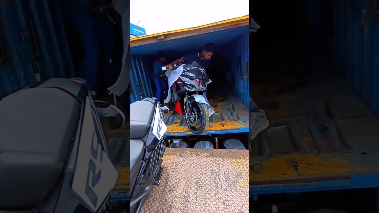 Bajaj pulsar rs200 unloading 🔥 #bajaj #pulsar #shorts #shortsfeed #trending