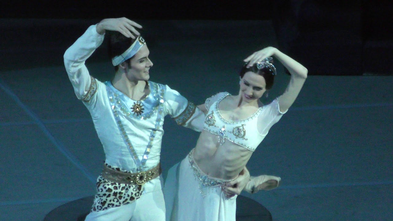 30/12/18 Svetlana Zakharova and Jacopo Tissi PDD La Bayadere Act I