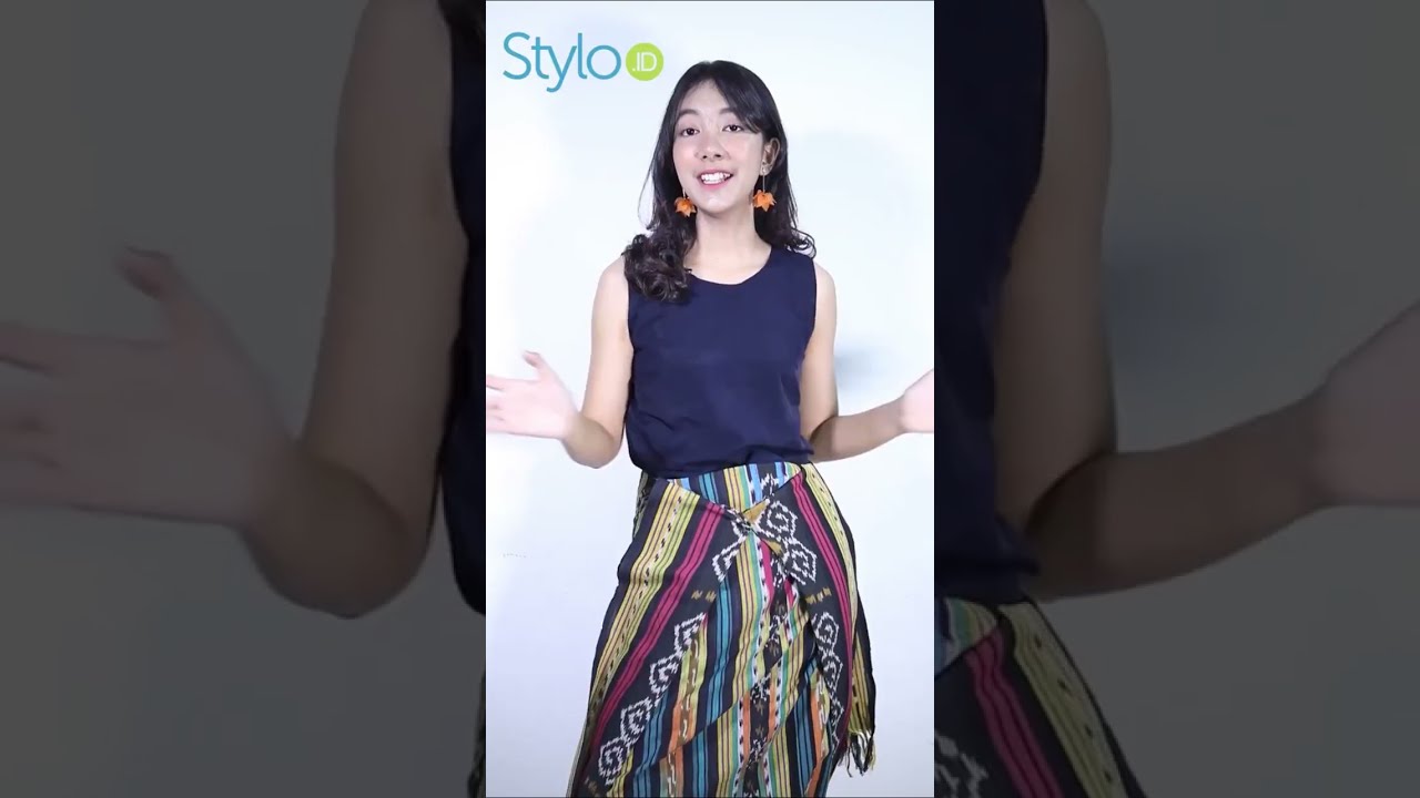 Praktis Banget! Bikin Kain Tenun Jadi Bawahan Wanita yang Kece