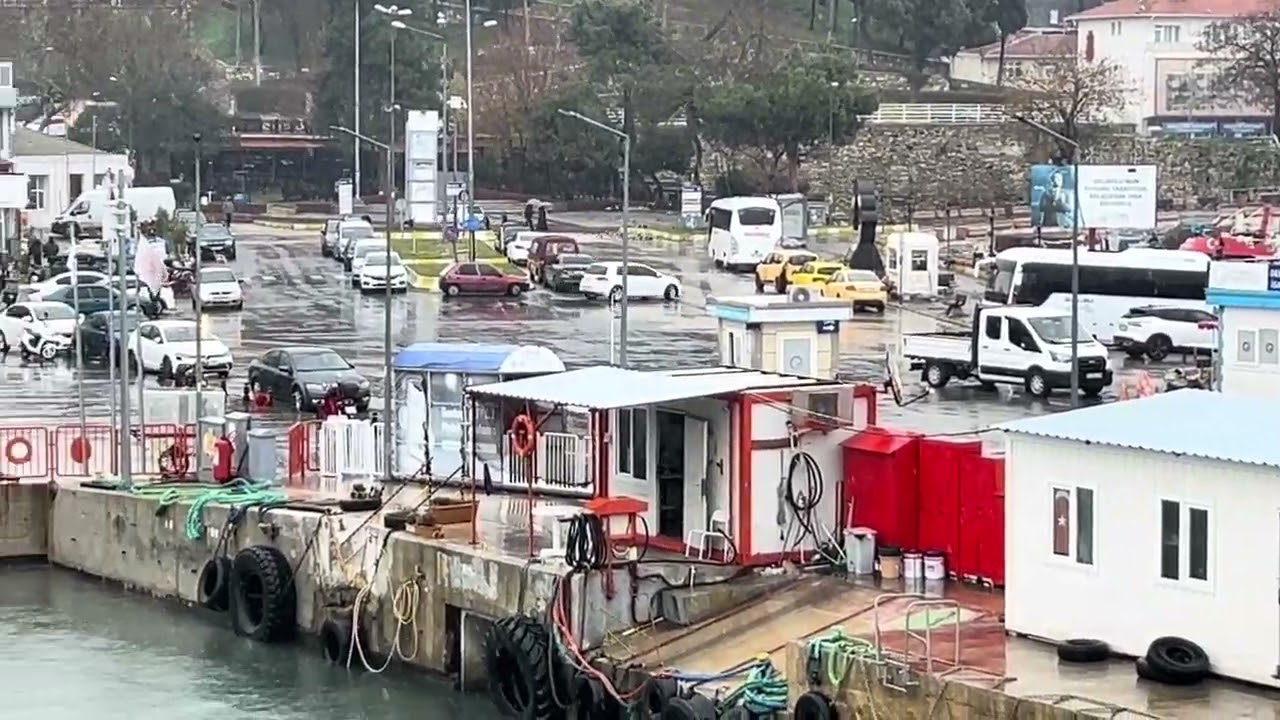 Gelibolu’dan Lapseki’ye Vapurla Yolculuk Başlamadan Önce İskelede Bekleme ve Boğaz Manzarası 