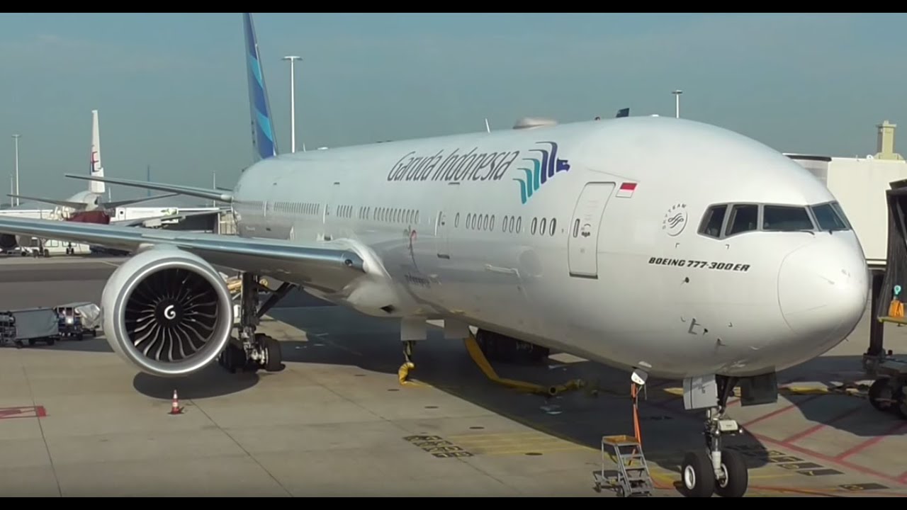 Garuda Indonesia Boeing 777-300 Flight Experience Schiphol Amsterdam - London Gatwick