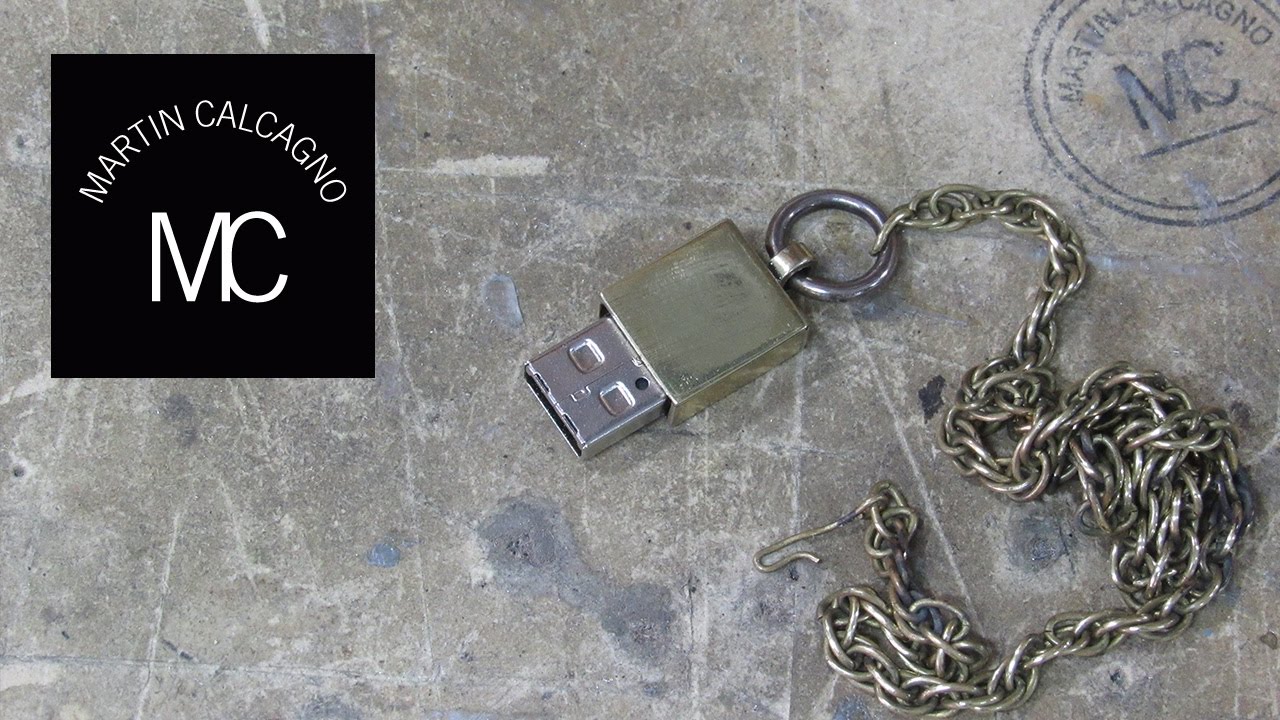 Martin Calcagno: Pendrive de bronce.