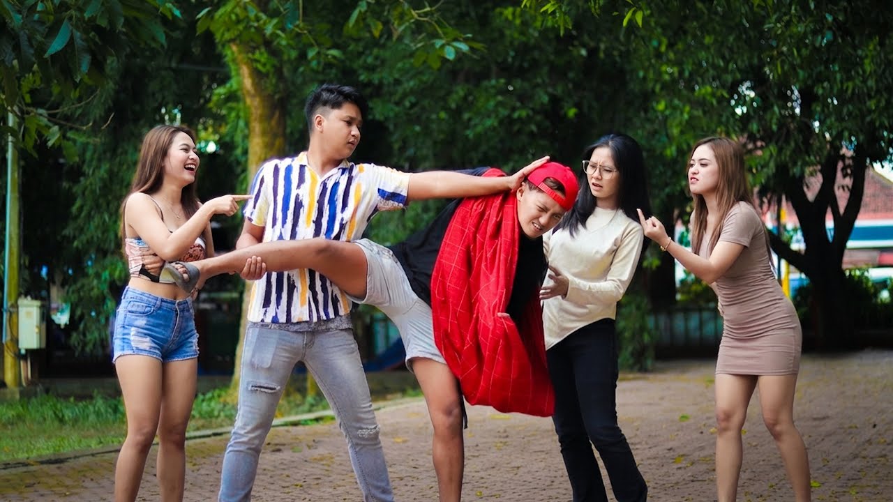 BOS KAYA NYAMAR JADI ORANG GILA UNTUK MENCARI CALON ISTRI!! Dihina Sahabatnya Sok Kaya… Endingnya?!!