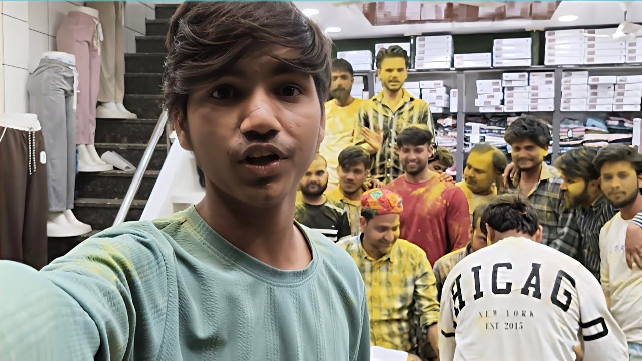 Dukaan per hi banaa Di Holi sabke sath🫟😂