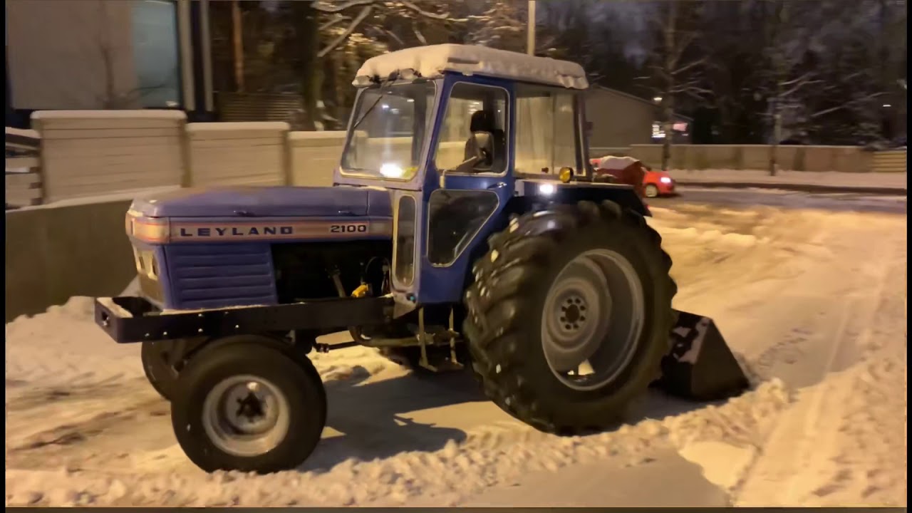 Leyland 2100 snow clearing in Helsinki city