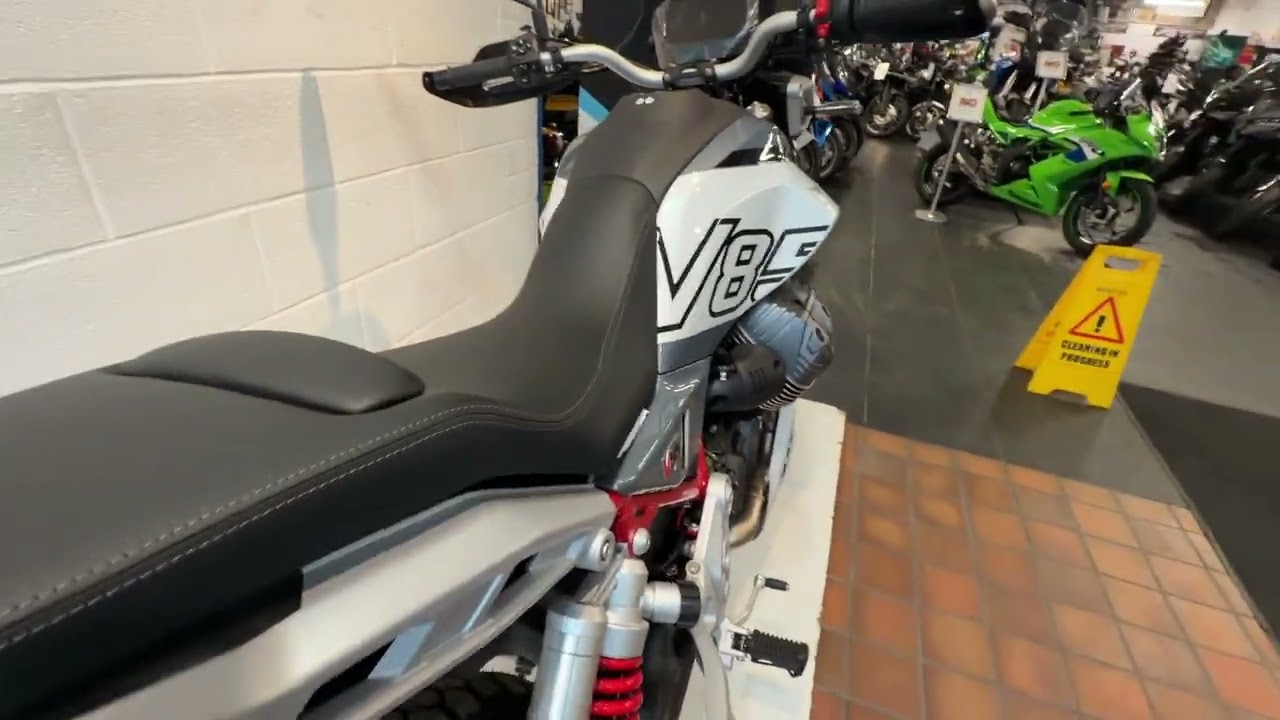 Продается новый мотоцикл Moto Guzzi V85 TT 2025 года выпуска.