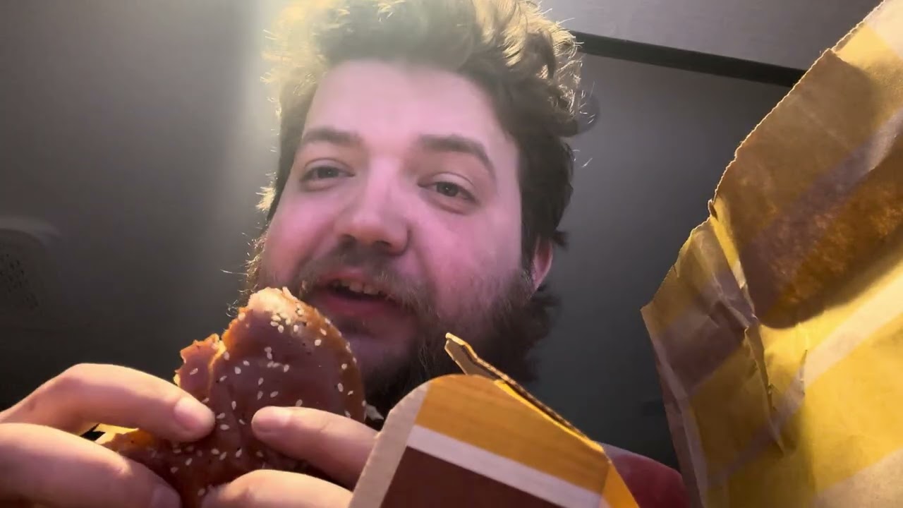 Cs2 player does the McDonalds Big Arch right to the face. *food review*