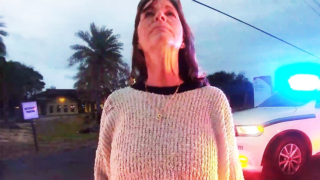 The Moment Court Deputy Clerk's DIRTY Secret Was Discovered In Her Purse