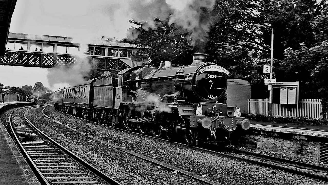 5029 'Nunney Castle' barks on 'The Torbay Express' - 04/08/13