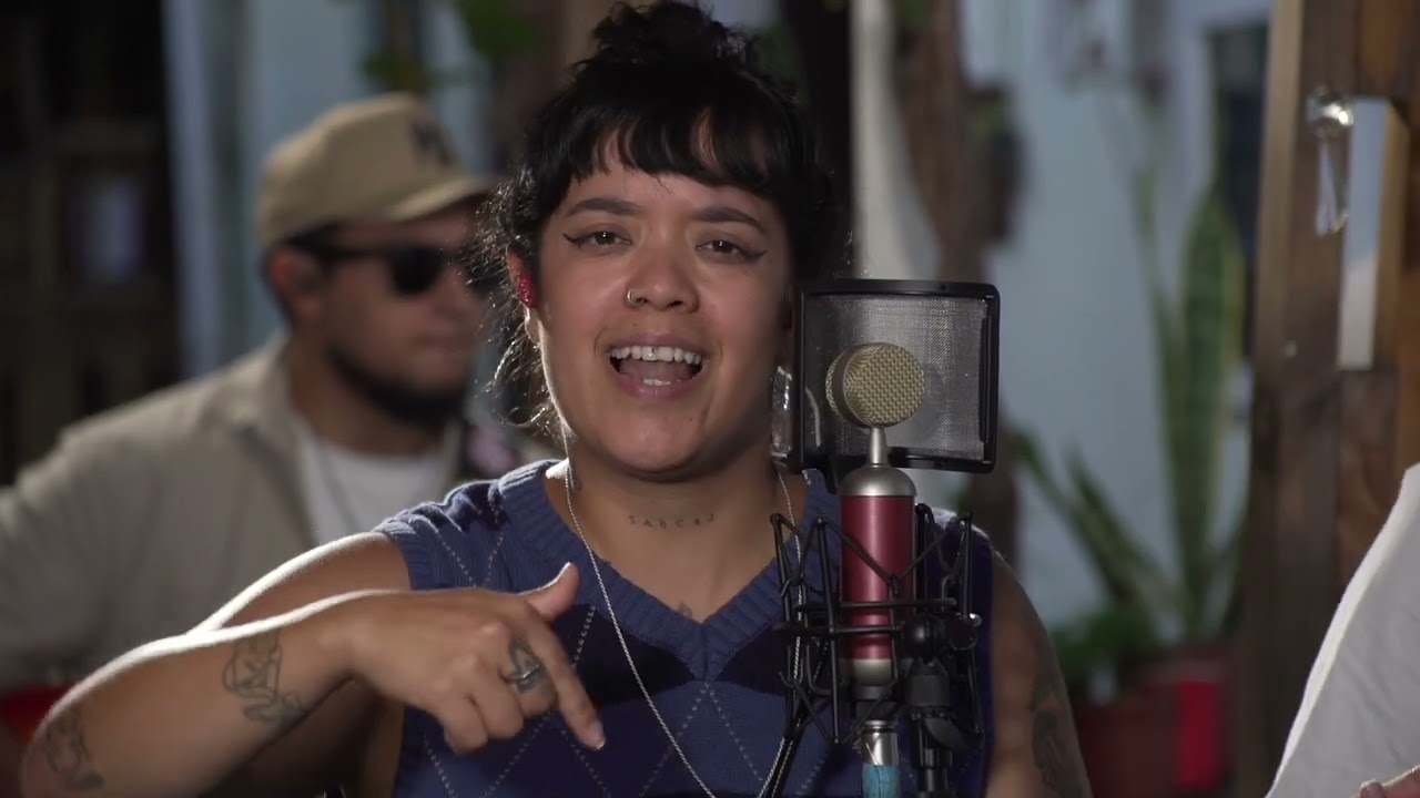 CASA BUGAMBILIA - ZITA ZOE Y LOS BUCKETS  |  Not cool - Miedo - No va a volver