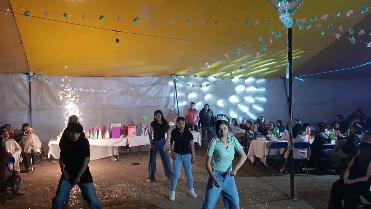 EL BAILE MODERNO DE LA QUINCEAÑERA ALOIS