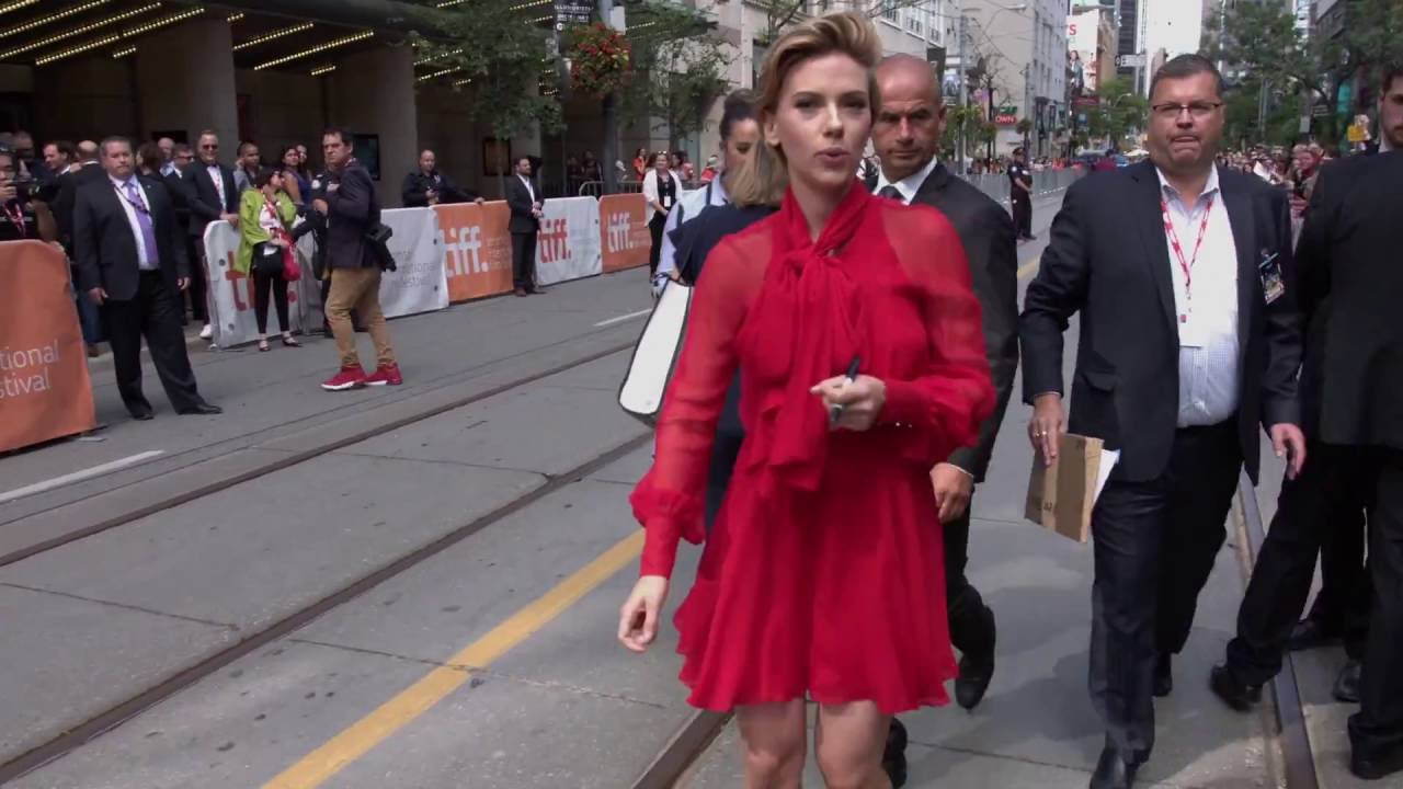 Sing: Scarlett Johansson TIFF 2016 Movie Premiere Gala Arrival | ScreenSlam