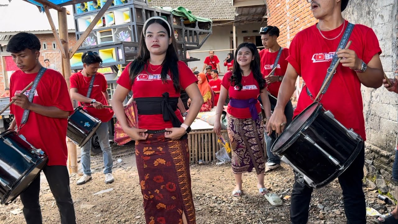 Famor Mania Live Tangun lagu Doke Bersama trio Dancer Cantik 🥰